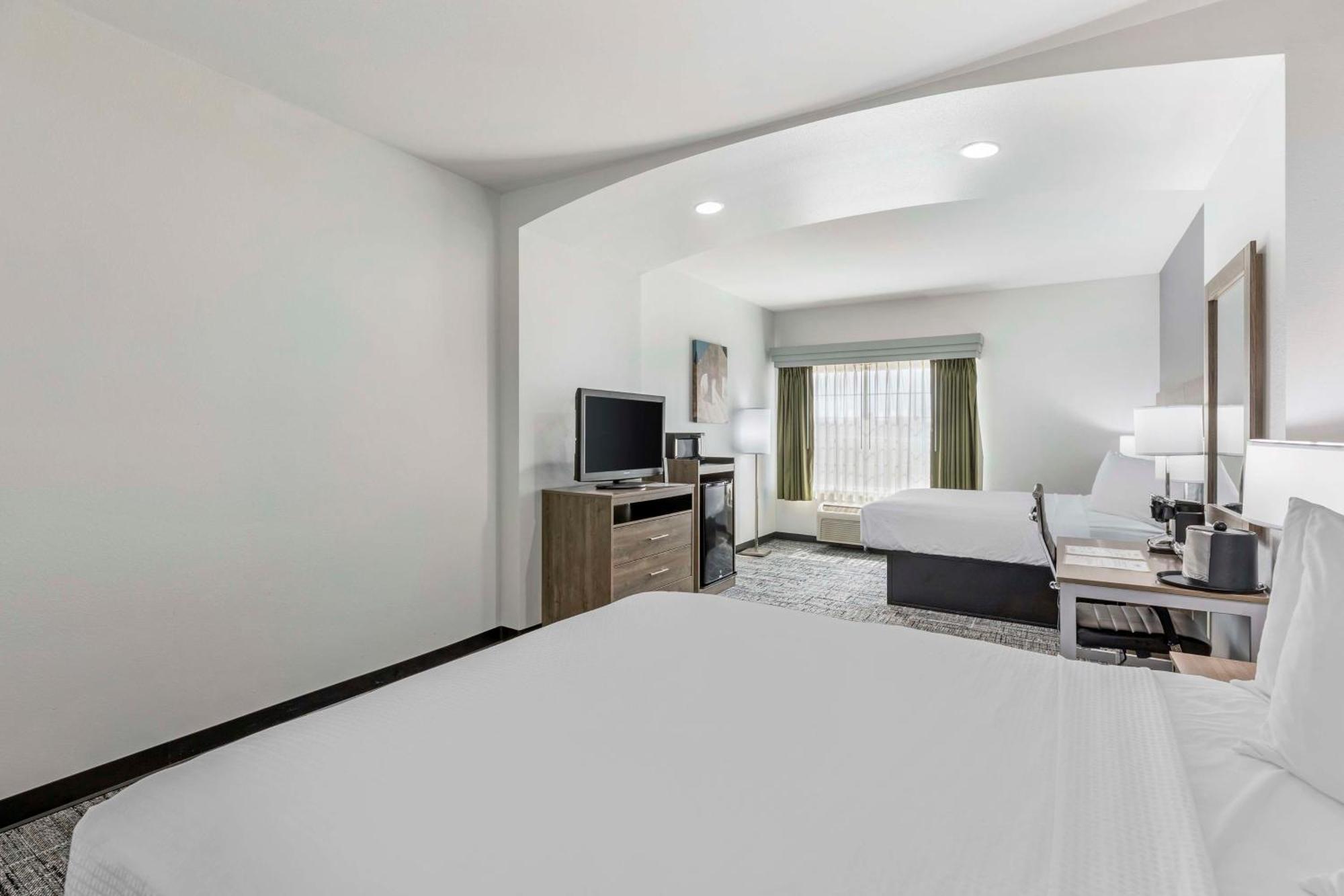 Best Western Plus Midamerica Hotel Mascoutah Bagian luar foto