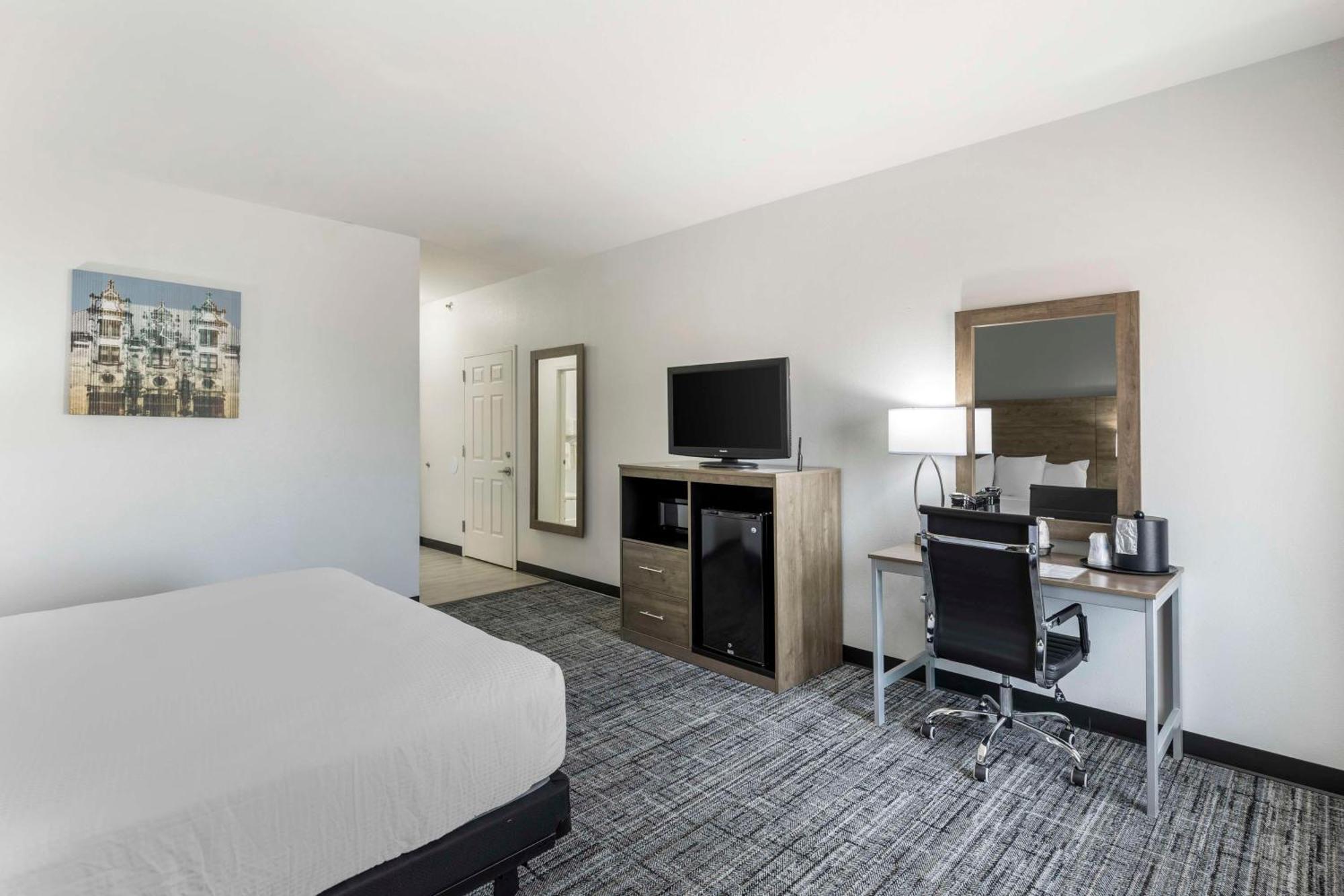 Best Western Plus Midamerica Hotel Mascoutah Bagian luar foto