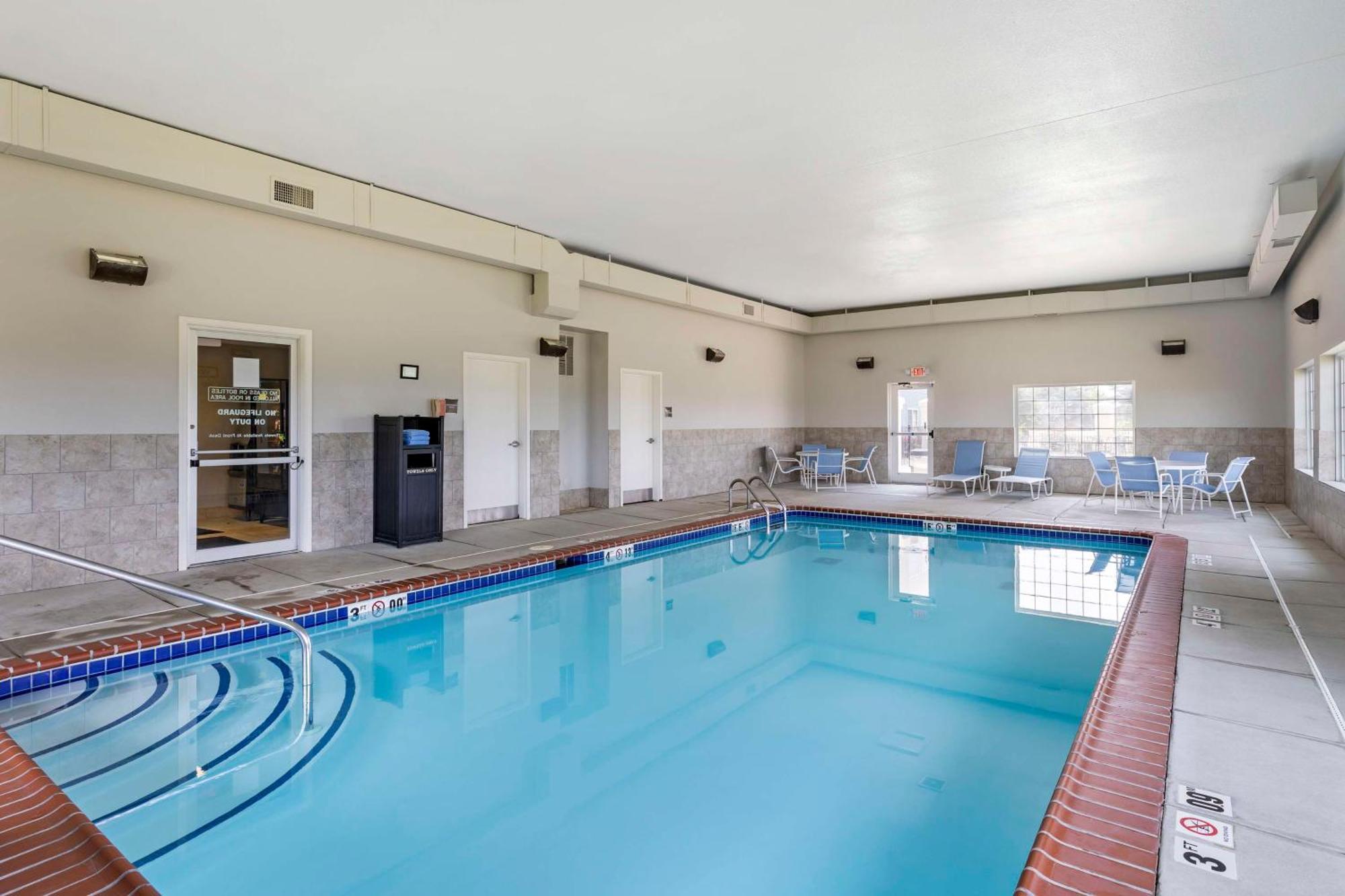 Best Western Plus Midamerica Hotel Mascoutah Bagian luar foto